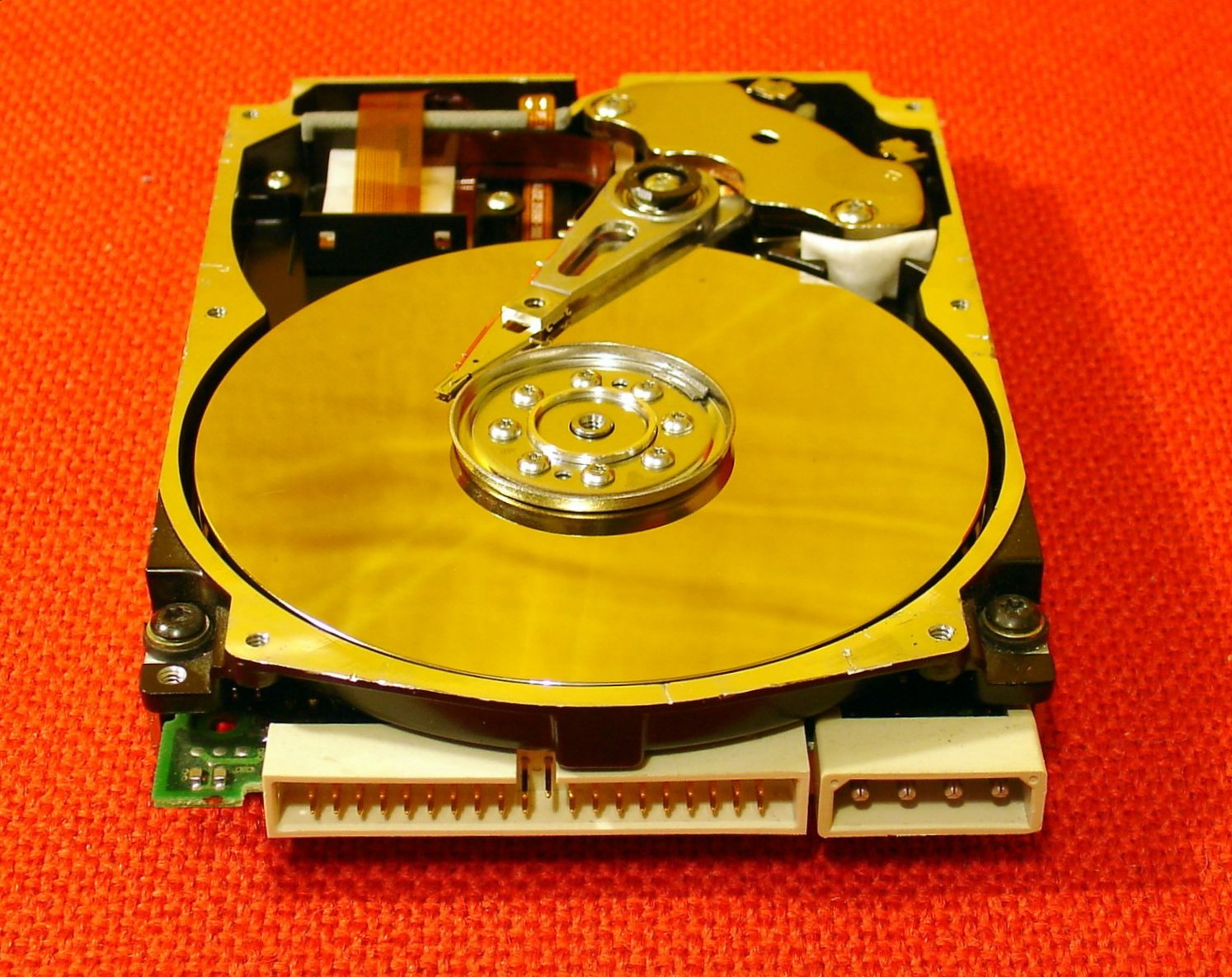 hard_drive_with_ide_magnetica.jpg